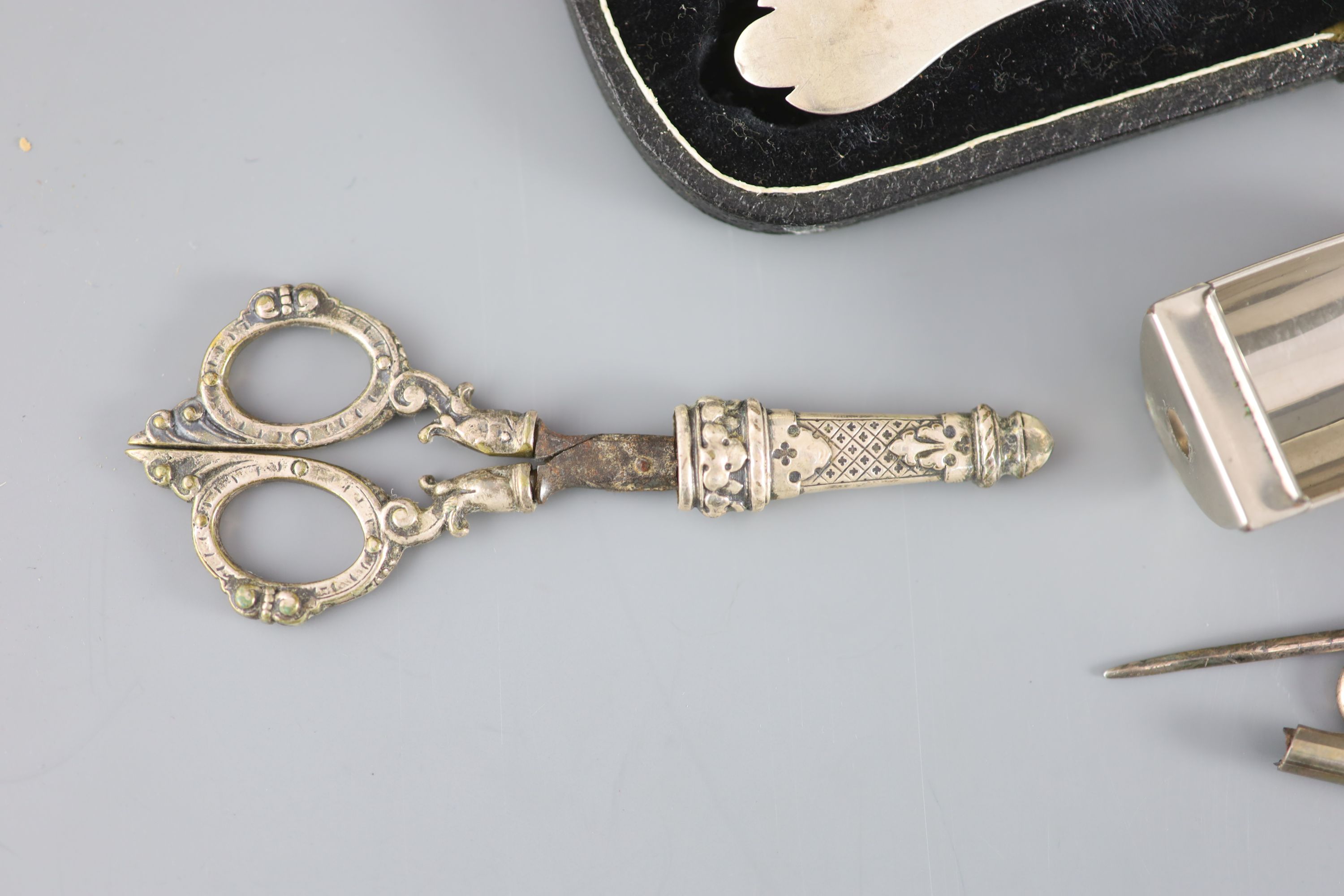 A group of assorted small silver including christening sets,